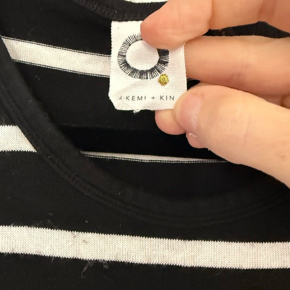 Classic Black and White Striped Women's Tank Top XL - Picture 4 of 4